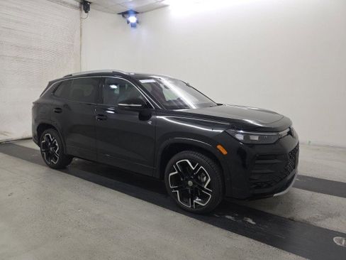 Used 2025 Volkswagen Tiguan SEL R-Line image 3