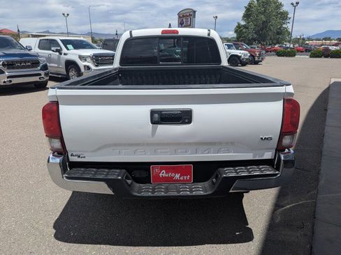 Used 2019 Toyota Tacoma TRD Off-Road AWD/4WD image 4