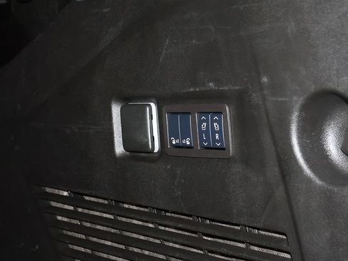 Used 2025 GMC Yukon XL Denali AWD/4WD image 34