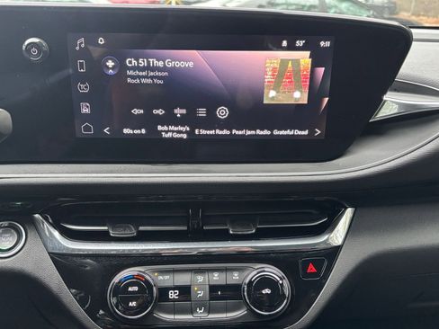 Used 2025 Buick Envista Sport Touring image 21