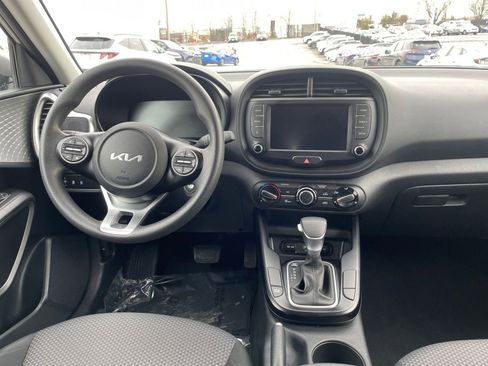 Used 2025 Kia Soul LX w/ LX Technology Package image 32