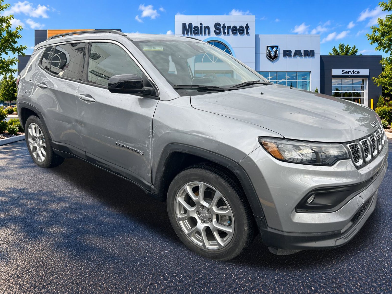 Used 2023 Jeep Compass Latitude w/ Sun and Sound Group AWD/4WD image 3