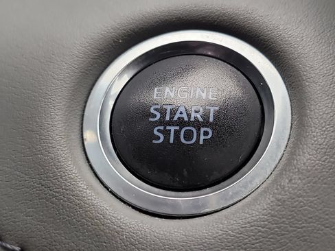 Used 2020 Toyota Highlander Limited FWD image 30