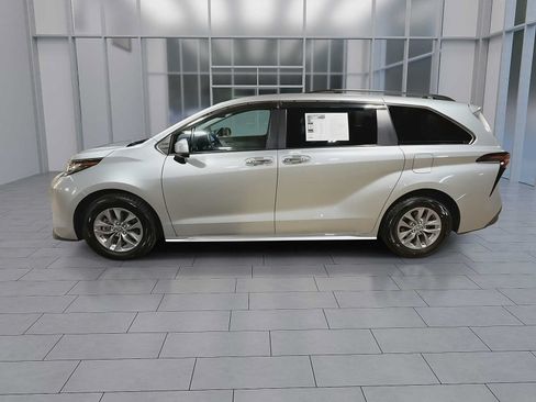 Certified 2023 Toyota Sienna XLE FWD image 5