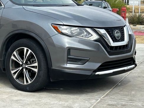 Used 2019 Nissan Rogue SV w/ Premium Package image 9