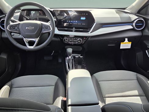 New 2026 Chevrolet Trax LT w/ Sunroof Package FWD image 13