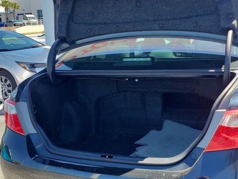 Used 2017 Toyota Camry XLE w/ Moonroof Package image 11