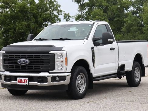 Used 2023 Ford F250 XL w/ XL Driver Assist Package RWD image 5
