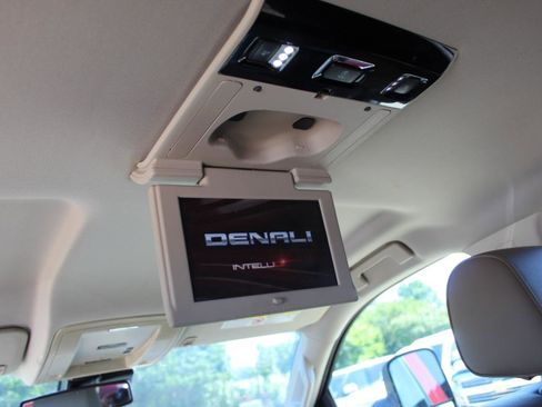 Used 2015 GMC Sierra 2500 Denali w/ Duramax Plus Package AWD/4WD image 16