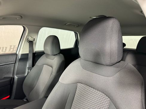 Used 2024 Kia Sportage LX image 3