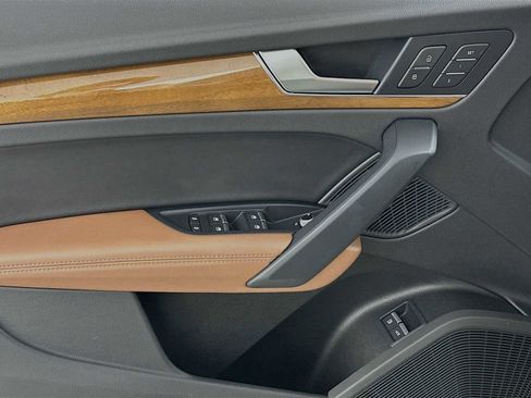 Used 2024 Audi Q5 e Premium Plus w/ Premium Plus Package image 17