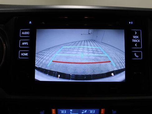 Used 2017 Toyota Tacoma TRD Off-Road w/ Premium & Technology Package image 5