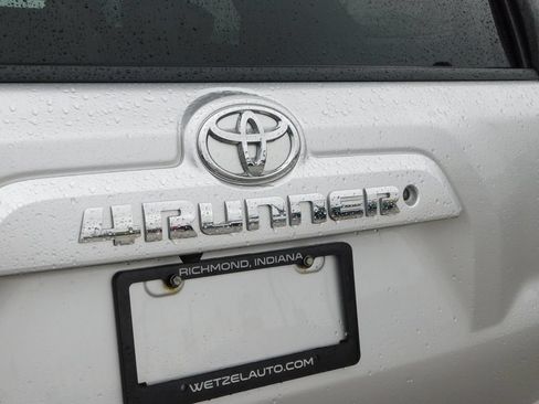 Used 2020 Toyota 4Runner SR5 AWD/4WD image 32