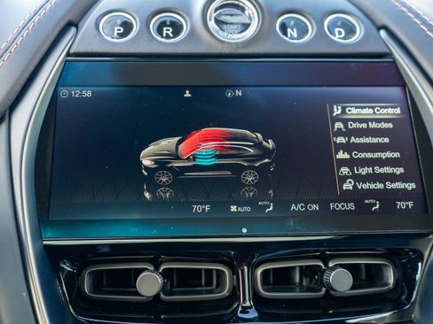 Used 2022 Aston Martin DBX image 24