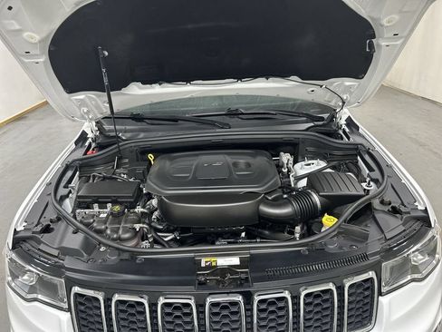 Used 2021 Jeep Grand Cherokee Laredo AWD/4WD image 23