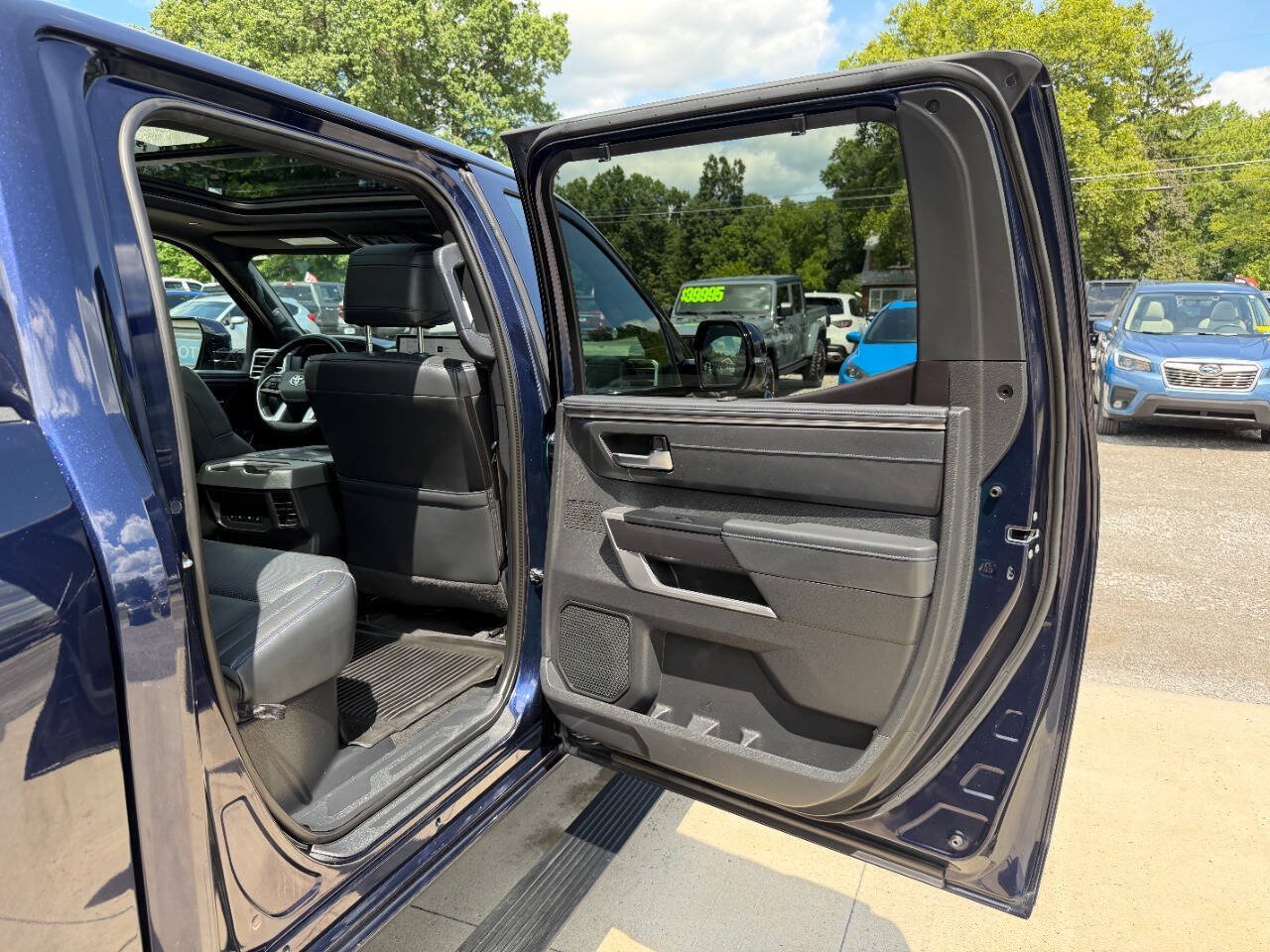 Used 2024 Toyota Tundra Platinum AWD/4WD image 21