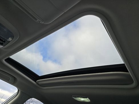 Used 2022 Subaru Crosstrek 2.0i Premium w/ Moonroof Package image 3