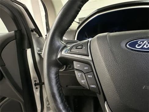 Used 2018 Ford Edge SEL image 8