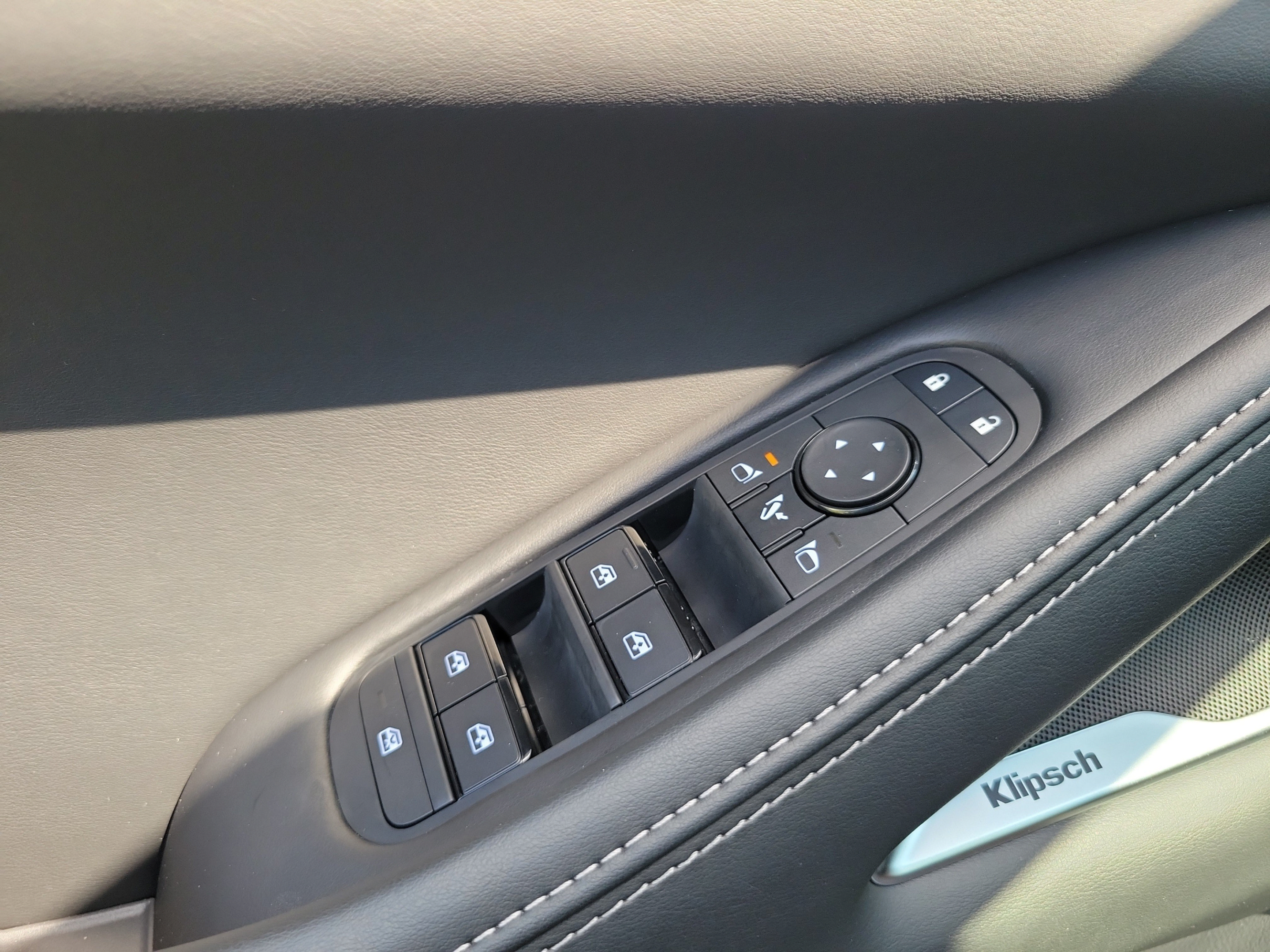 New 2027 INFINITI QX60 Luxe w/ Cargo Package FWD image 19