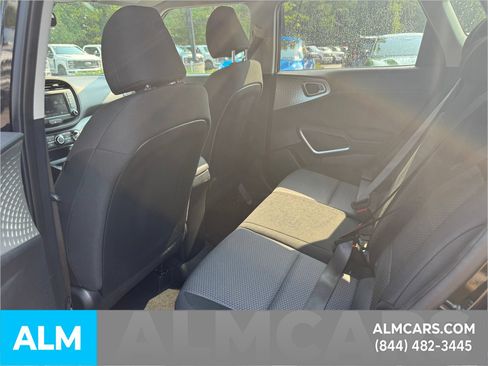 Used 2025 Kia Soul LX w/ LX Technology Package FWD image 10
