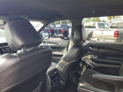 Used 2022 Jeep Grand Cherokee L Laredo image 29