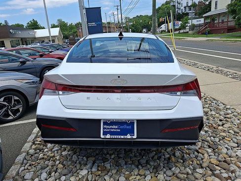 Certified 2025 Hyundai Elantra SE FWD image 13