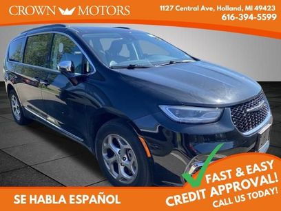 Used 2023 Chrysler Pacifica Limited
