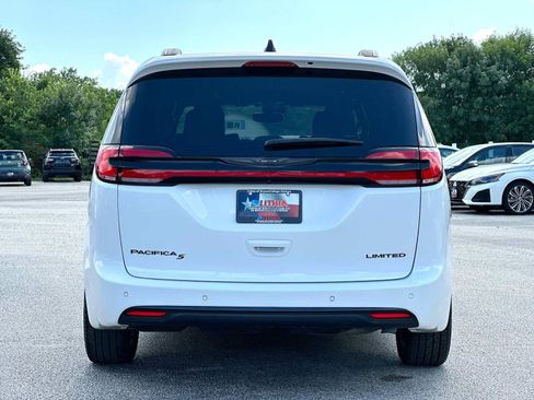 Used 2025 Chrysler Pacifica Limited FWD image 14