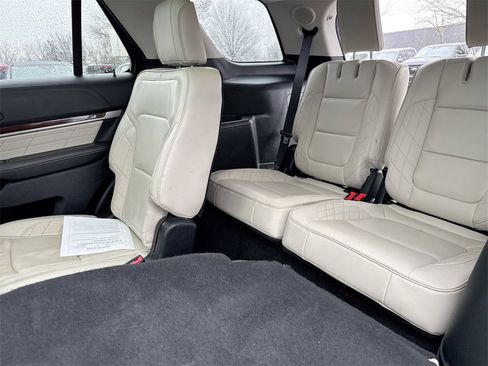Used 2019 Ford Explorer Platinum image 24