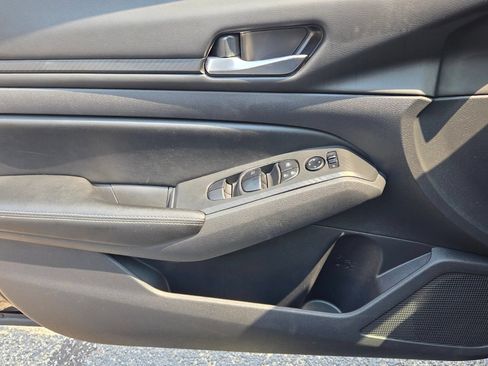 Used 2025 Nissan Altima 2.5 SV FWD image 27