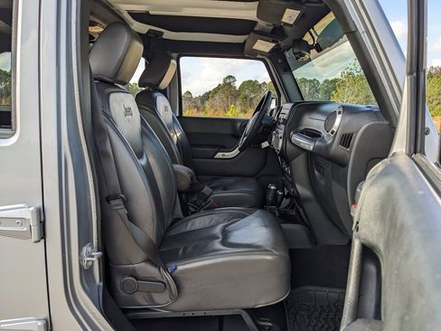 Used 2017 Jeep Wrangler Unlimited Sahara w/ Connectivity Group image 41