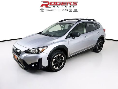 Certified 2022 Subaru Crosstrek 2.0i image 3