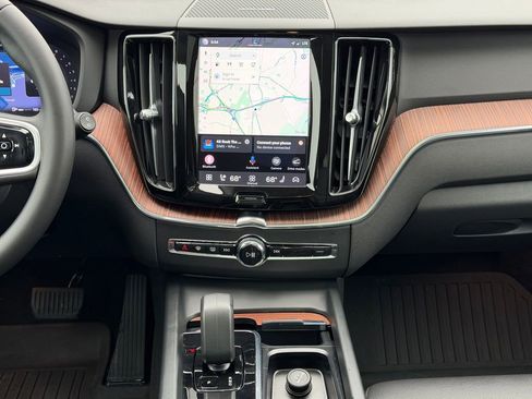 Certified 2023 Volvo XC60 B5 Plus w/ Climate Package AWD/4WD image 23