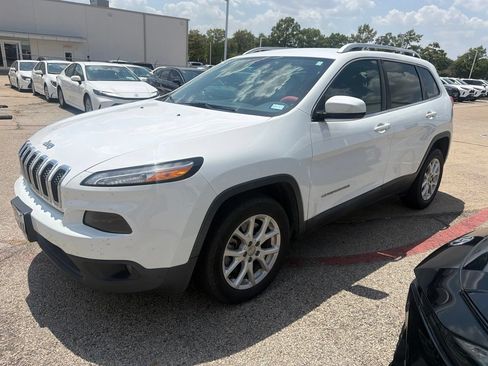 Used 2018 Jeep Cherokee Latitude Plus FWD image 1