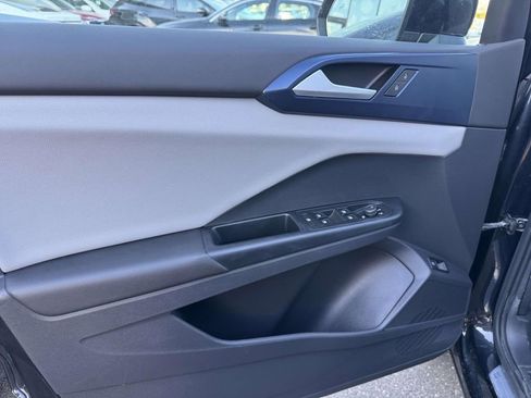 Used 2022 Volkswagen Taos SE image 15