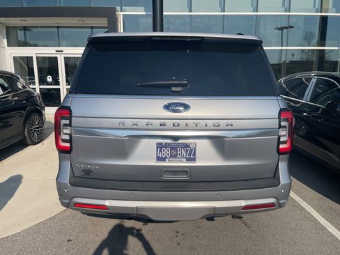 Used 2024 Ford Expedition Platinum image 4