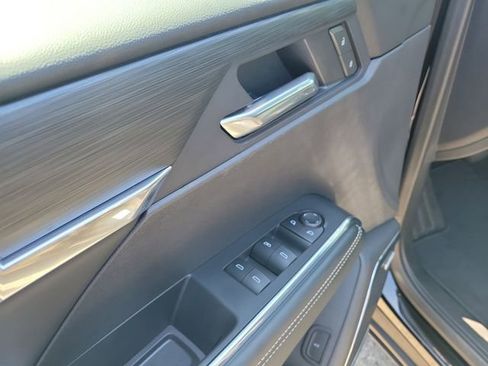 Used 2025 GMC Acadia Elevation w/ Elevation Premium Package FWD image 19