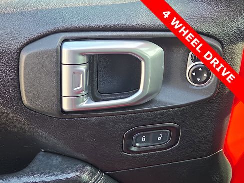 Used 2020 Jeep Wrangler Unlimited Sahara image 13