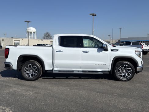 New 2026 GMC Sierra 1500 SLT image 3