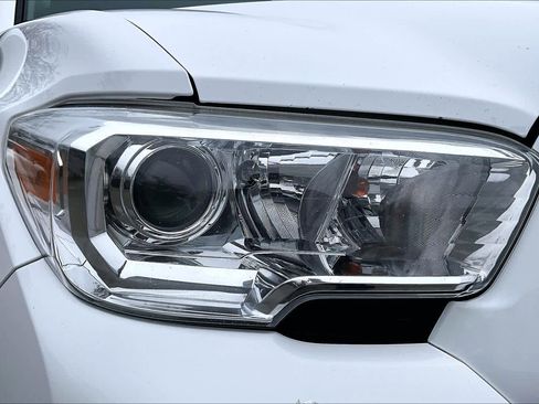 Used 2020 Toyota Tacoma SR w/ SR Convenience Package image 26