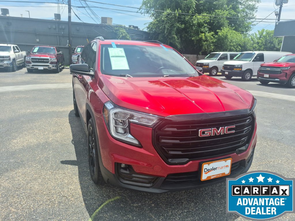 Used 2024 GMC Terrain SLT w/ Elevation Edition FWD image 30