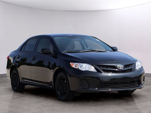 Used 2011 Toyota Corolla LE FWD image 3