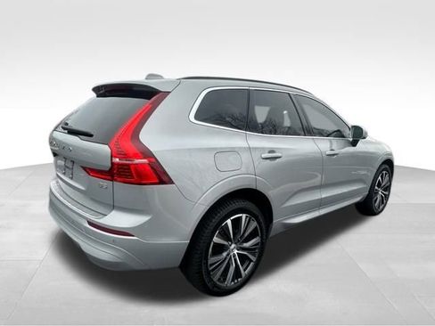 Used 2022 Volvo XC60 B5 Momentum w/ Climate Package image 6