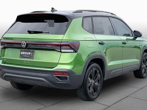 Used 2025 Volkswagen Taos SE FWD image 12