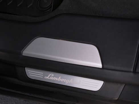 Used 2022 Lamborghini Urus AWD/4WD image 17