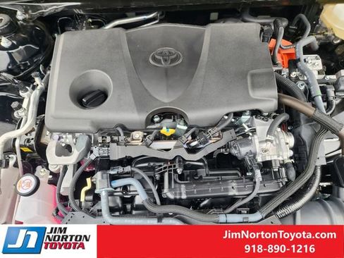 Used 2025 Toyota Camry SE image 33