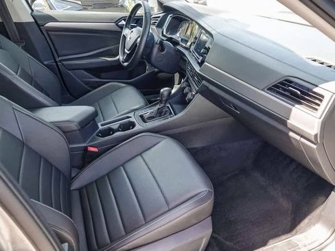 Used 2021 Volkswagen Jetta SE w/ SE Cold Weather Package image 15