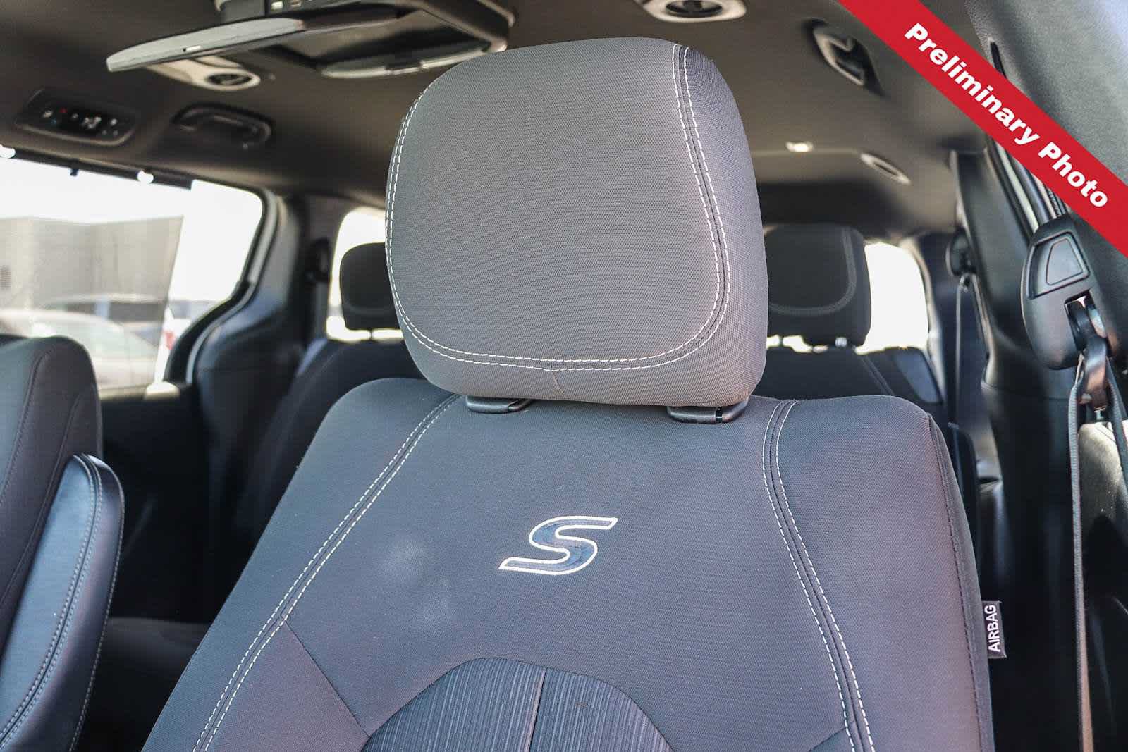 Used 2018 Chrysler Pacifica Touring Plus w/ S Appearance Package FWD image 32