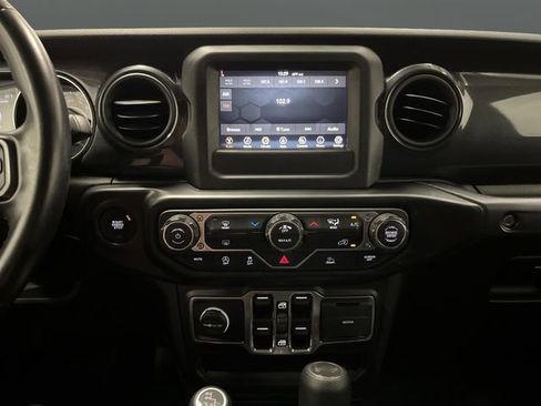 Used 2022 Jeep Wrangler Unlimited Sport image 7