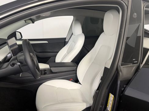 Used 2024 Tesla Model Y Performance image 19